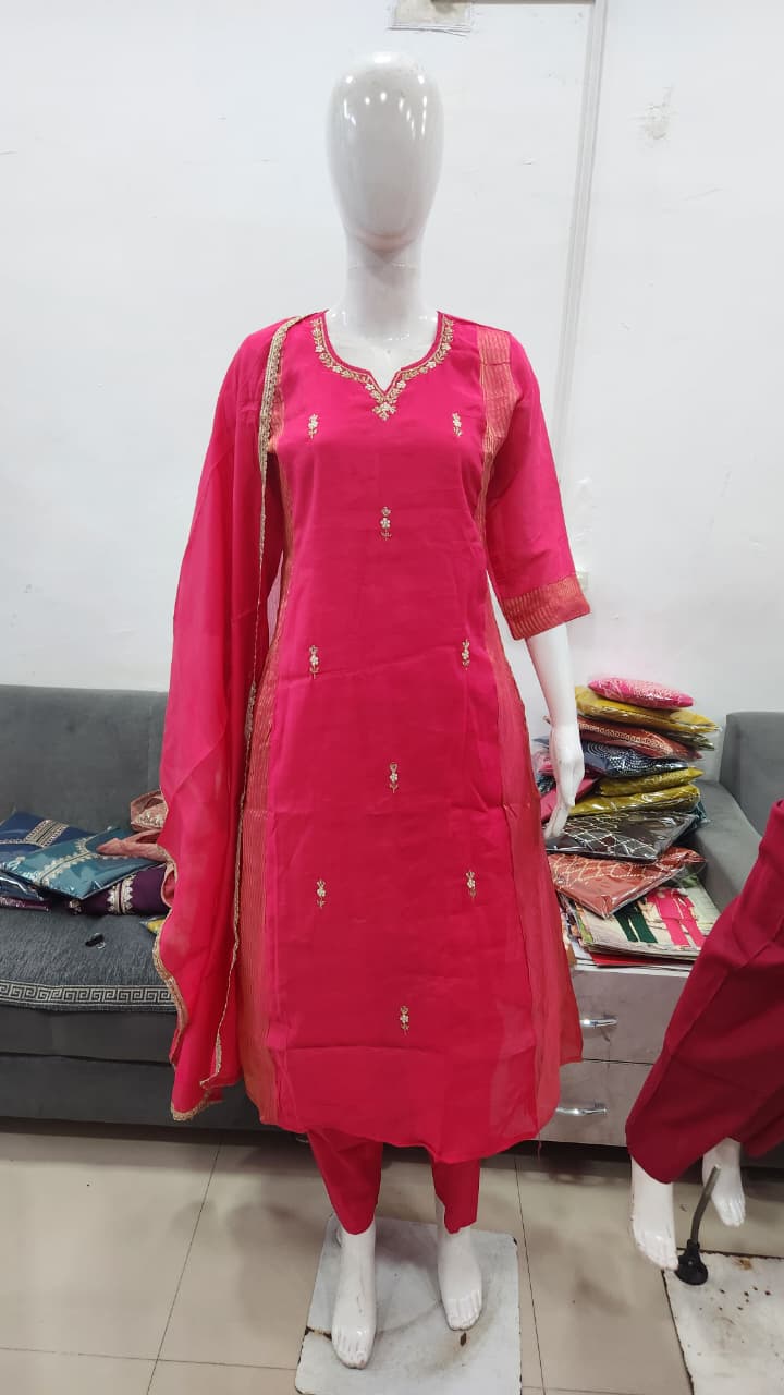 1790 By Ossm Style Chinon Hand Work Kurtis Set Size Combo 